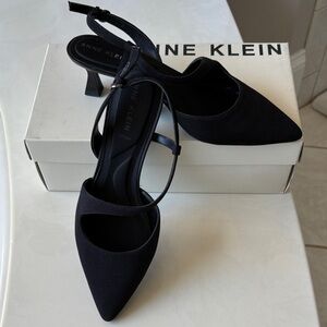 Anne Klein BLACK HEELS  size 8 Excellent condition